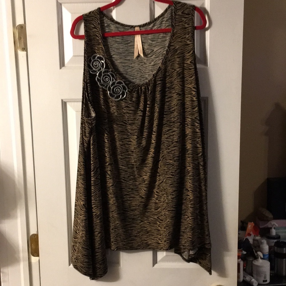Avenue luxe collection brown and black tank top with zipper flowers  size 26/28